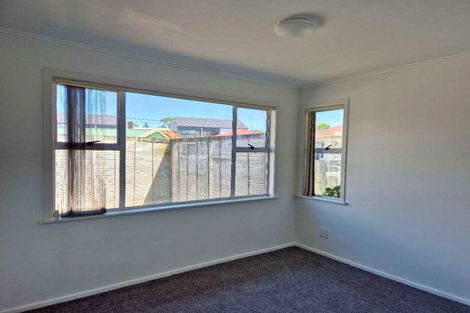 Photo of property in 10 Harry Ward Place, Henderson, Auckland, 0610