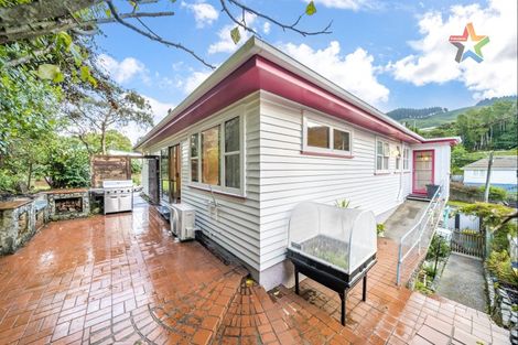 Photo of property in 30 Kiwi Crescent, Tawa, Wellington, 5028