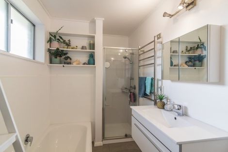 Photo of property in 9 Kaitawa Street, Waikanae Beach, Waikanae, 5036