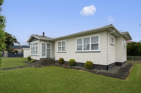 Photo of property in 2 Selwyn Street, Levin, 5510
