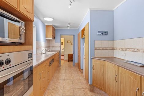 Photo of property in 11 Marewa Place, Waikanae Beach, Waikanae, 5036