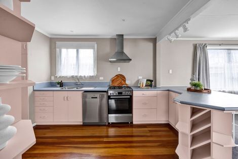 Photo of property in 14 Karaka Street, Merrilands, New Plymouth, 4312