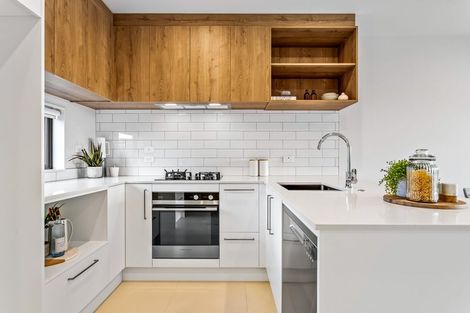 Photo of property in 12 Port Way, Rosehill, Papakura, 2113