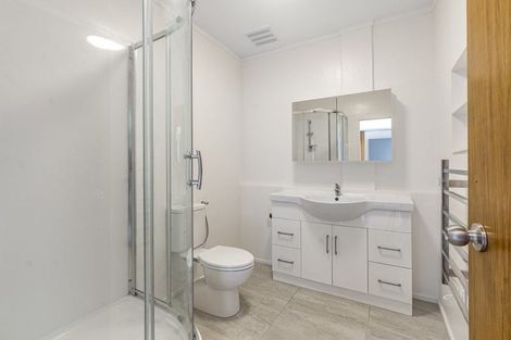 Photo of property in 1/86 Sylvan Avenue, Northcote, Auckland, 0627