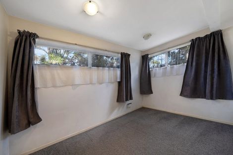 Photo of property in 13 Halcombe Place, Green Bay, Auckland, 0604