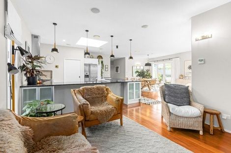 Photo of property in 18a Cambridge Terrace, Taradale, Napier, 4112