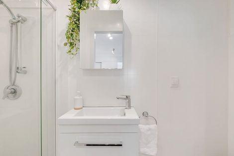 Photo of property in 12 Dowling Grove, Silverstream, Upper Hutt, 5019