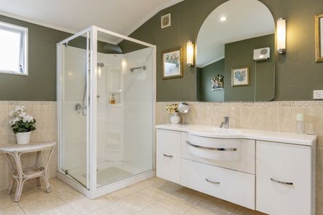 Photo of property in 2/12 Gradwell Place, Two Mile Bay, Taupo, 3330