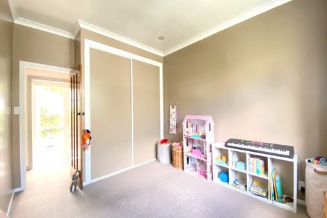 Photo of property in 8 Lynch Street, Point Chevalier, Auckland, 1022