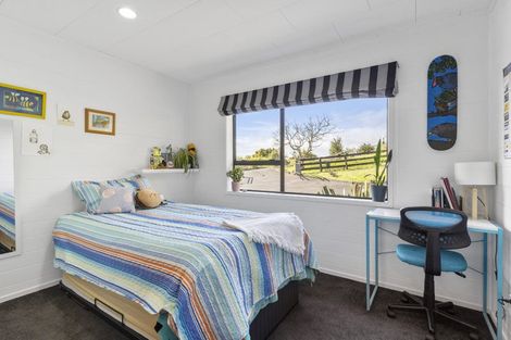 Photo of property in 231 Kaipara Road, Papakura, 2582