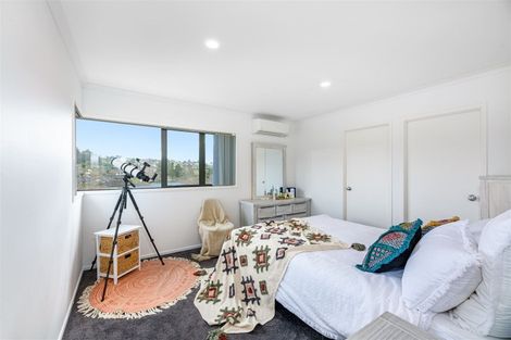 Photo of property in 27 Toledo Avenue, Henderson, Auckland, 0612