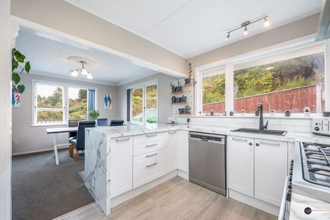 Photo of property in 24 Mimihau Grove, Wainuiomata, Lower Hutt, 5014