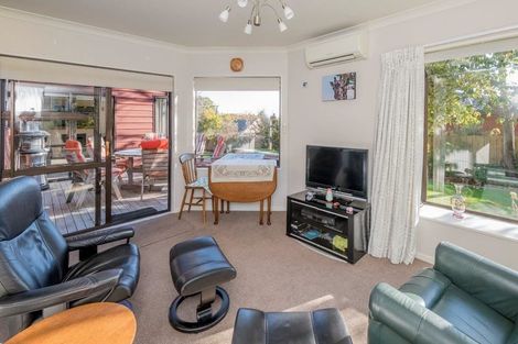 Photo of property in 5 Hira Street, Waikanae, 5036