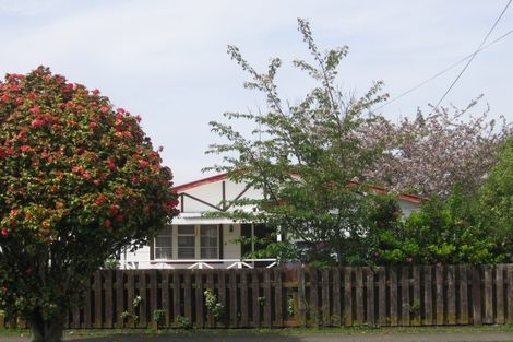 Photo of property in 11 Kawaha Point Road, Fairy Springs, Rotorua, 3015
