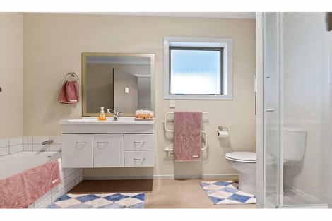 Photo of property in 35/64 Kawaha Point Road, Kawaha Point, Rotorua, 3010