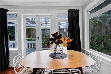 Photo of property in 106 Seaview Road, Westown, New Plymouth, 4310