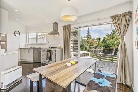 Photo of property in 15 Saffron Street, Birkdale, Auckland, 0626
