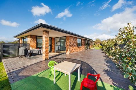 Photo of property in 35 Chestnut Close, Kelvin Grove, Palmerston North, 4414