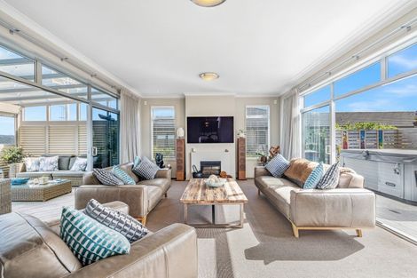 Photo of property in 36 Karoro Road, One Tree Point, 0118