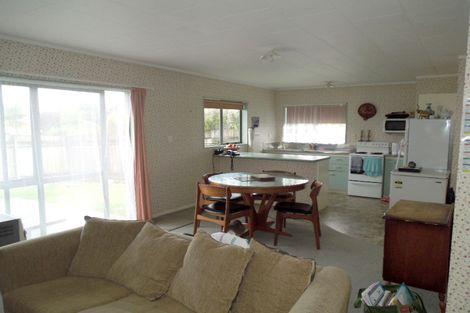 Photo of property in 4 Zefiro Drive, Massey, Auckland, 0614