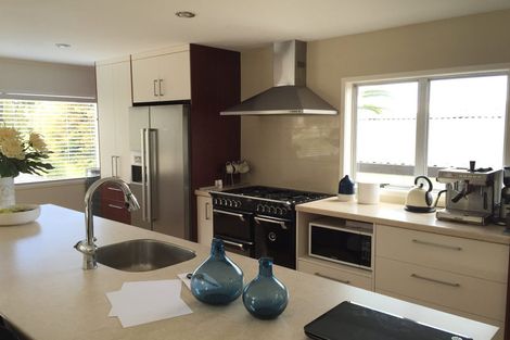 Photo of property in 8 Cottam Grove, Northcross, Auckland, 0632