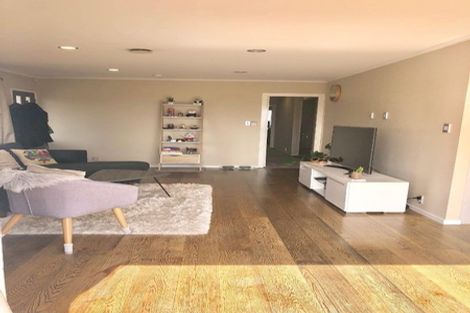 Photo of property in 9 Dalwhinnie Parade, Highland Park, Auckland, 2010