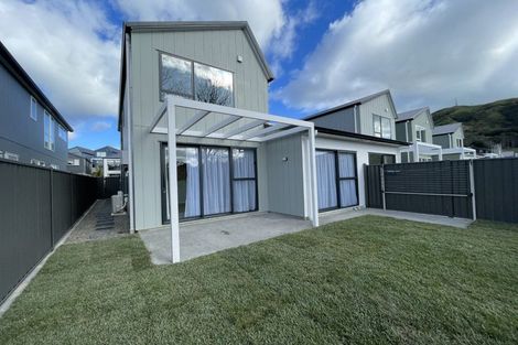 Photo of property in 18 Koreke Close, Kenepuru, Porirua, 5022
