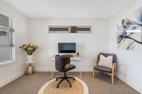 Photo of property in 8 The Parade, Bucklands Beach, Auckland, 2012