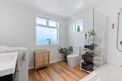 Photo of property in 9 East Street, Petone, Lower Hutt, 5012