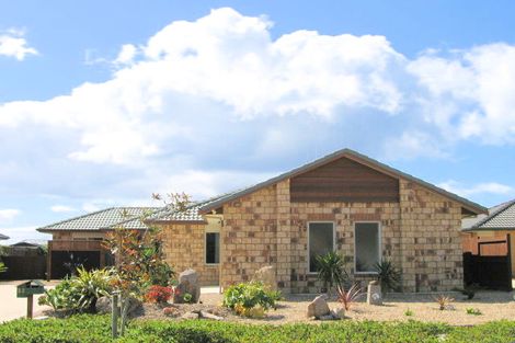 Photo of property in 23 Mcleod Place, Papamoa Beach, Papamoa, 3118