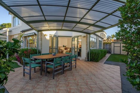 Photo of property in 6a Devon Road, Bucklands Beach, Auckland, 2012