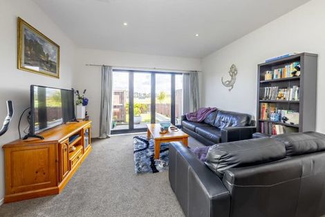 Photo of property in 11 Walsh Road, Papakura, 2110