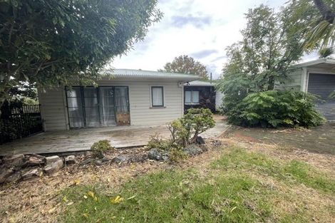 Photo of property in 2 Donovan Avenue, Massey, Auckland, 0614