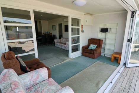 Photo of property in 6 Hennessy Street West, Foxton Beach, Foxton, 4815