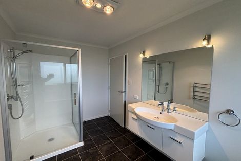 Photo of property in 74 Fernbrook Drive, Hurworth, New Plymouth, 4310