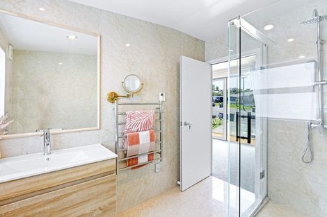 Photo of property in 17 Limmer Place, Browns Bay, Auckland, 0632