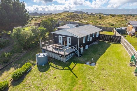 Photo of property in 60 Sarah Street, Waikawa Beach, Levin, 5573