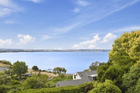 Photo of property in 7 Naera Place, Kawaha Point, Rotorua, 3010