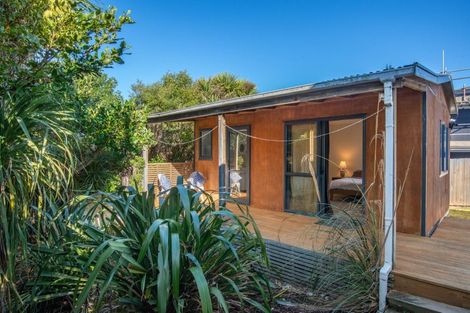 Photo of property in 2 Queen Street, Brighton, Dunedin, 9035