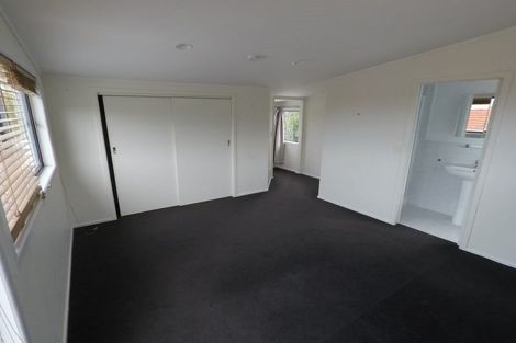 Photo of property in 32 Peter Terrace, Castor Bay, Auckland, 0620