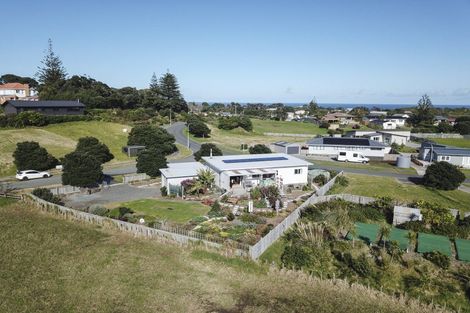 Photo of property in 10 Sunset Drive, Baylys Beach, Dargaville, 0377