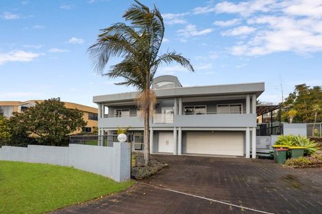 Photo of property in 18 Belleaire Court, West Harbour, Auckland, 0618
