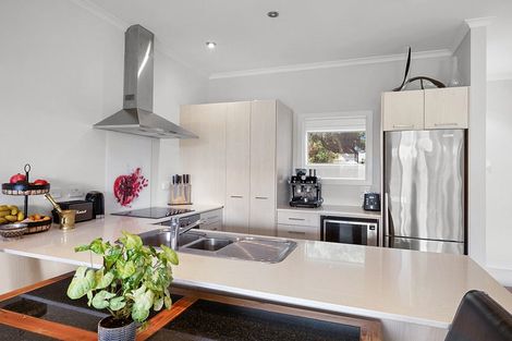 Photo of property in The Strand, 4/16 Ronald Street, Strandon, New Plymouth, 4312