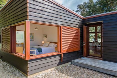 Photo of property in 135 Long Beach Road, Russell, 0202