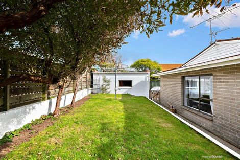 Photo of property in 2/271 Karori Road, Karori, Wellington, 6012