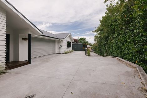Photo of property in 1 Waimarama Court, Roslyn, Palmerston North, 4414
