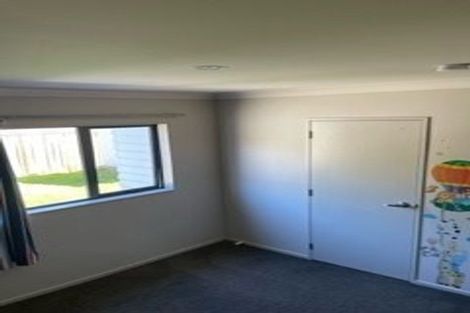 Photo of property in 13 Poppy Watts Grove, Stokes Valley, Lower Hutt, 5019
