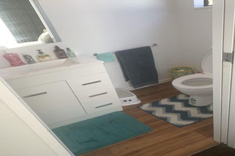 Photo of property in 48 Exeter Crescent, Takaro, Palmerston North, 4412