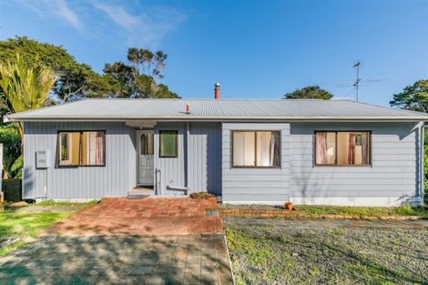 Photo of property in 66 Easton Park Parade, Glenfield, Auckland, 0629