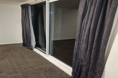 Photo of property in 102 Saddleback Rise, Murrays Bay, Auckland, 0630